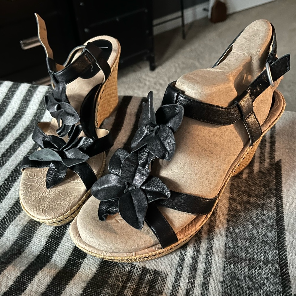 Boc women's size 10 black wedges